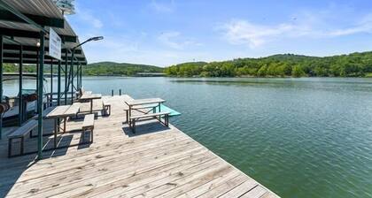 2BR Duplex Cabin w/Community Pool + Boat dock
