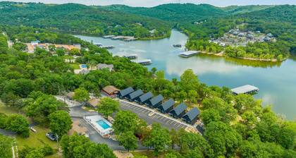 C01B Lakefront 2BR Duplex Cabin w/Pool + Boat dock