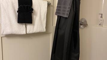 Douche, serviettes fournies