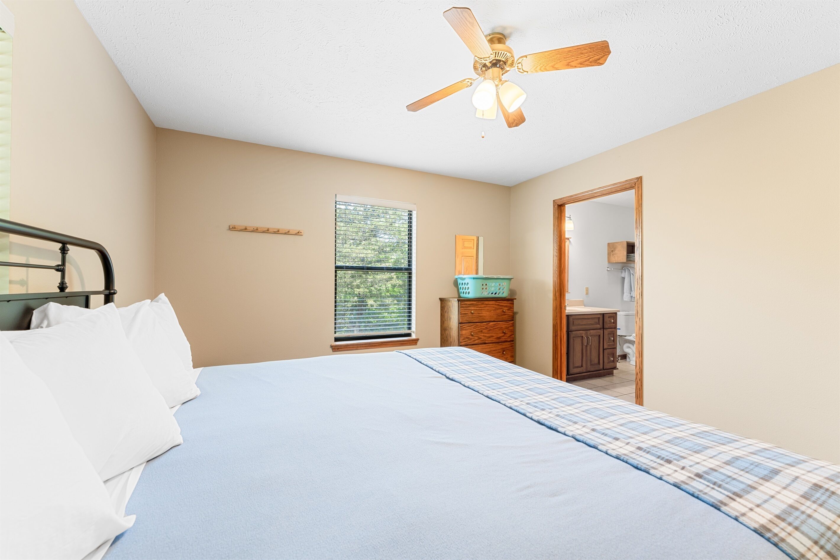 3 bedrooms, free WiFi, bed sheets