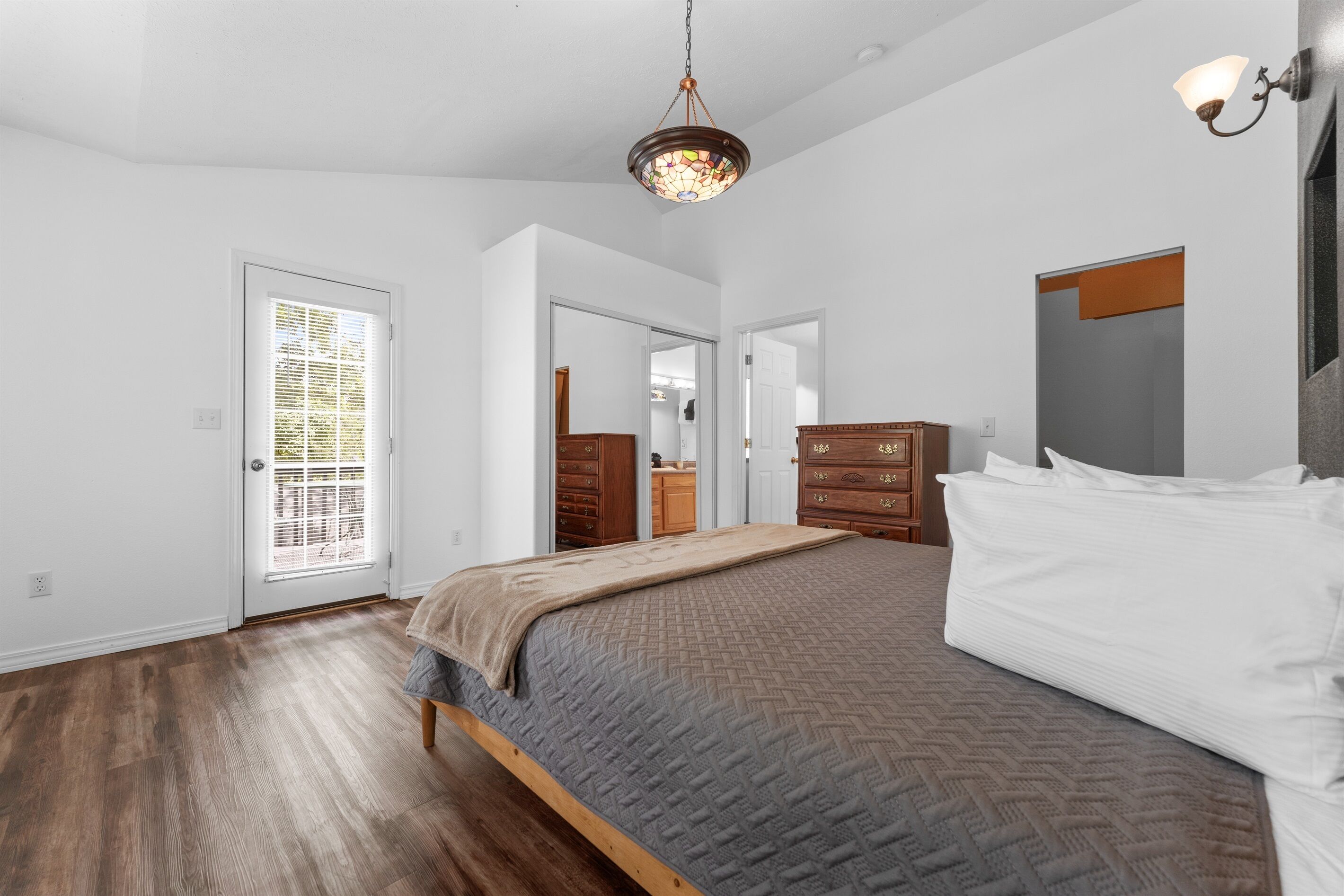 5 slaapkamers, een bureau, reisbedje, gratis wifi