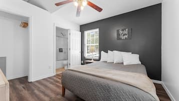 5 bedrooms, desk, travel crib, free WiFi