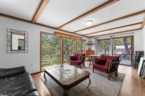 Smart TV - Lakefront 4BR Cabin w/ Pool + Swim & Boat dock (Kimberling City)