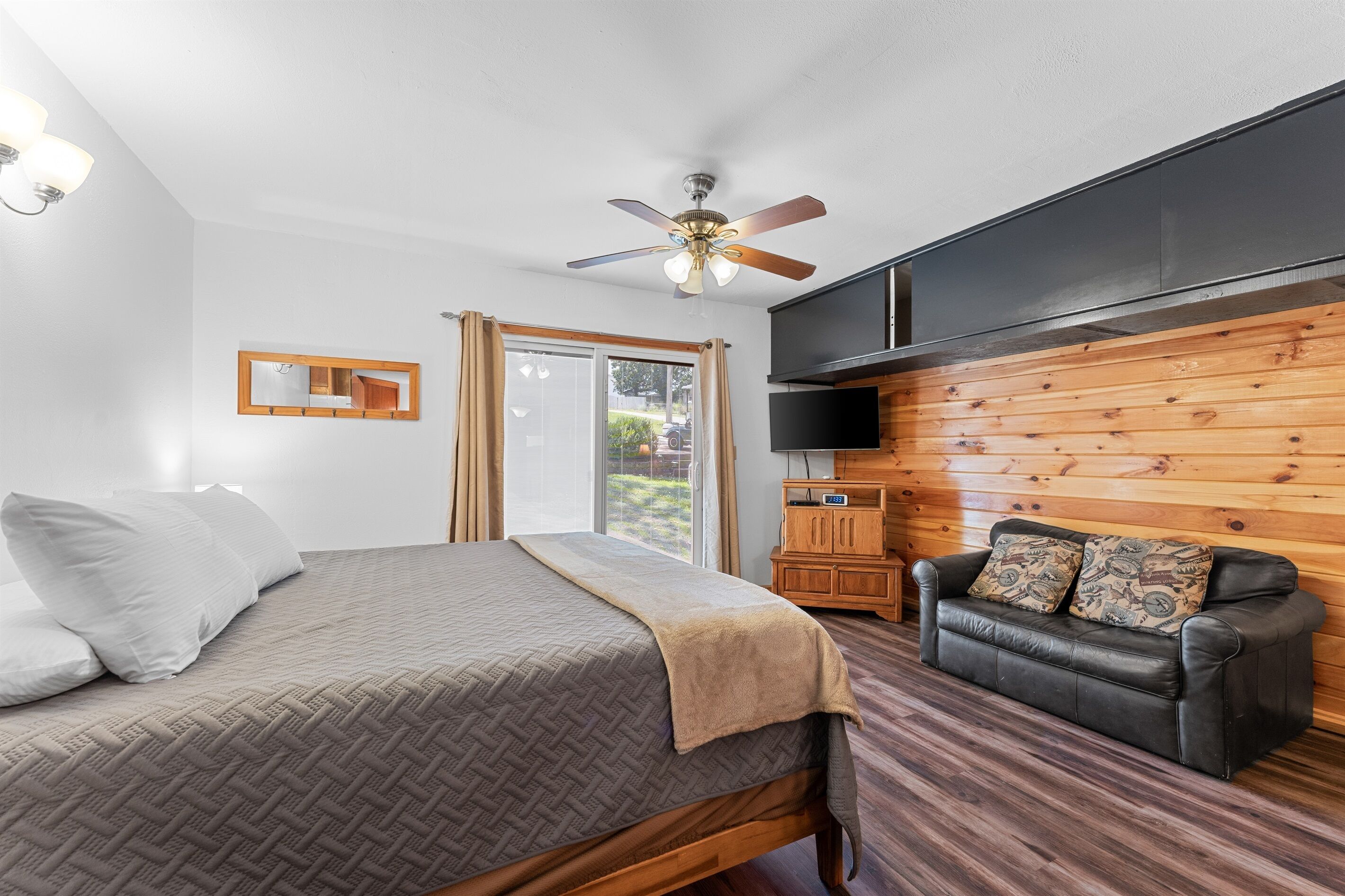 1 bedroom, desk, free WiFi, bed sheets