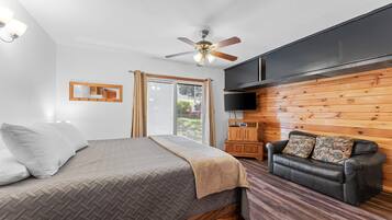 1 bedroom, desk, free WiFi, bed sheets