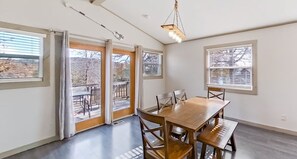 Dining - 2 BR Waterfront Cabin w/ Pool + Swim & Boat dock (Branson)