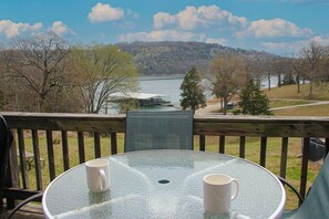 Outdoor dining - 2 BR Waterfront Cabin w/ Pool + Swim & Boat dock (Branson)