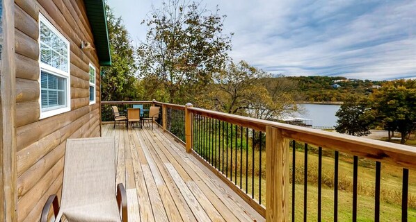 Terrace/patio - 2BR Waterfront Duplex Cabin w/ Pool + Swim & Boat dock (Branson)