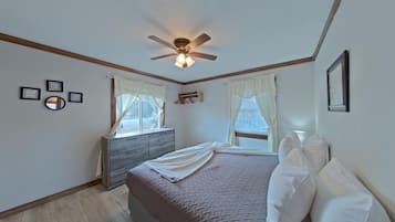 4 makuuhuonetta, työpöytä, vauvan matkasänky, ilmainen Wi-Fi