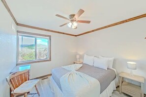 4 多间卧室、办公桌、旅行婴儿床、免费 WiFi