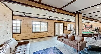 2 BR Waterfront Cabin w/ Pool + Swim & Boat dock