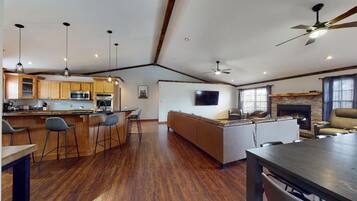 Smart TV, fireplace, table tennis