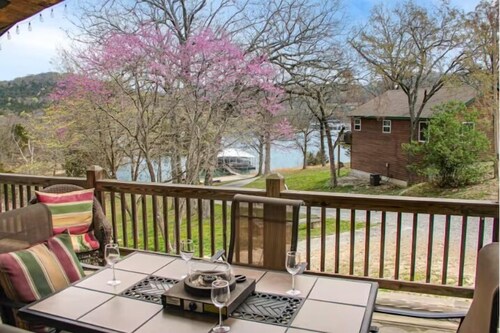 8BR Waterfront Cabin w/ Hot Tub, Pool + Swim & Boat dock