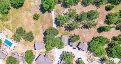 3BR Duplex Cabin w/ Pool + Swim & Boat dock