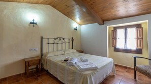 17 makuuhuonetta, silitysrauta/-lauta, vauvan matkasänky, Wi-Fi