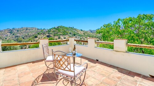 Cortijo Cuscurro Riogordo by Ruralidays