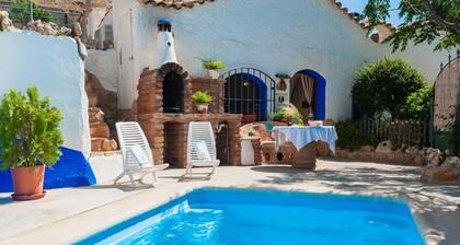 Cueva de Lola Hinojares by Ruralidays