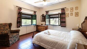 3 chambres, fer et planche Ă repasser