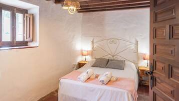 11 Schlafzimmer, Reisekinderbett, WLAN