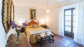 11 bedrooms, travel cot, WiFi