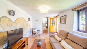 TV, fireplace - Cortijo Maravilla Frigiliana by Ruralidays (Málaga)