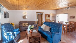 TV, fireplace, stereo - Casa Rural Antonio y Esperanza Periana by Ruralidays (Málaga)