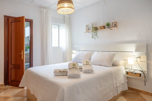 3 slaapkamers, een strijkplank/strijkijzer, reisbedje, wifi