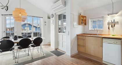 Beautiful home in Hvide Sande with WiFi