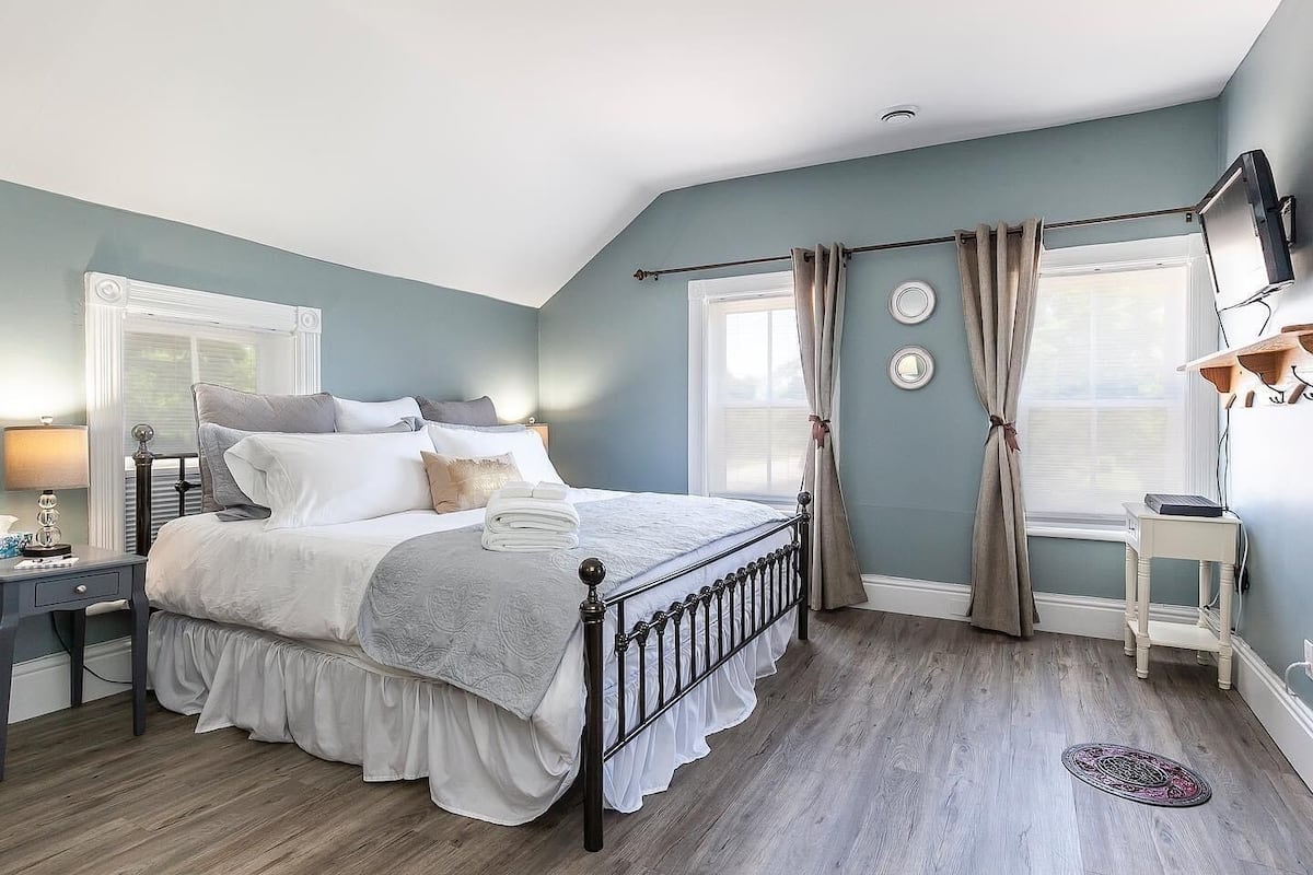 Suite, Multiple Beds, Private Bathroom | 1 bedroom, premium bedding, down comforters, Tempur-Pedic beds