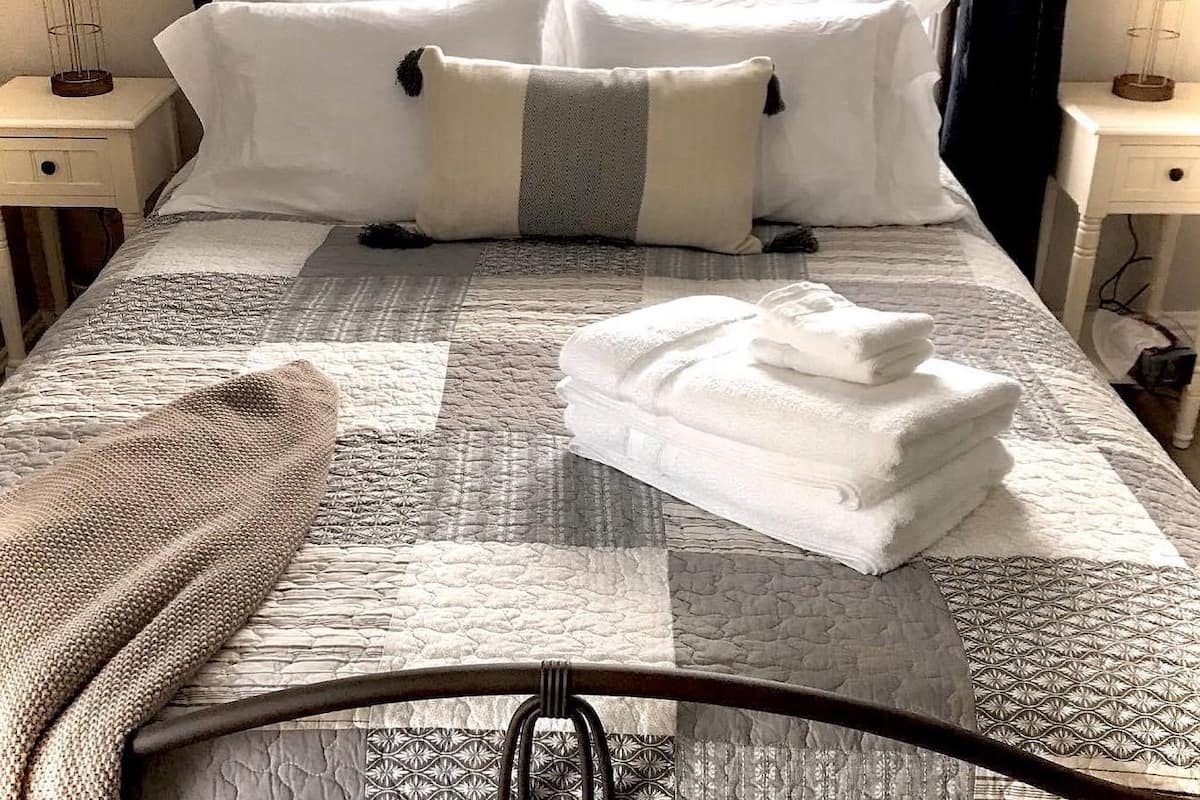 Room, 1 Queen Bed, Private Bathroom | 1 bedroom, premium bedding, down comforters, Tempur-Pedic beds