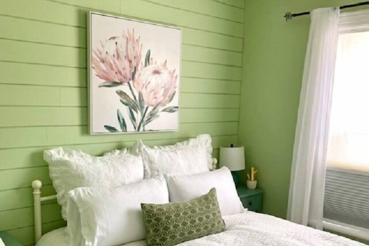 Room, 1 Katil Ratu (Queen), Private Bathroom | Peralatan tempat tidur premium, gebar bulu kapas, katil Tempur-Pedic 