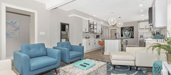 Historic Annapolis~New interior~5+ parking spaces~6BR, 4BA