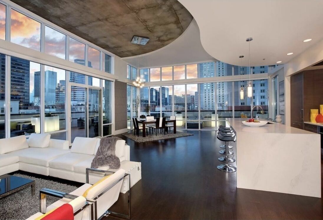 Posh Downtown Penthouse!
