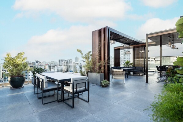 Outdoor dining - LuxuryCityCenterApart-Pool-Gym-WiFi-A/C-YellowKey* (Santo Domingo)