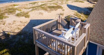 Oceanfront Views, Private Beach Access and Hot Tub