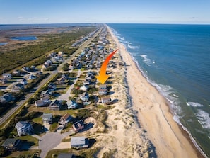 On the beach - Oceanfront Views, Private Beach Access and Hot Tub (Nags Head)