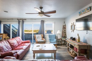 TV - Oceanfront Views, Private Beach Access and Hot Tub (Nags Head)