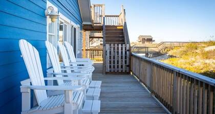 Oceanfront Views, Private Beach Access and Hot Tub