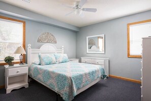 5 bedrooms, iron/ironing board, WiFi, bed sheets