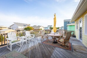 Outdoor dining - Near Beach, Dining & Shops, Private Hot Tub (Kill Devil Hills)