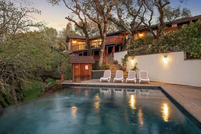 Farpoint: Heated Infinity Pool, Mountain Views