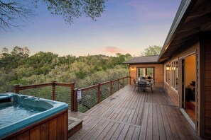 Terrace/patio - Farpoint: Heated Infinity Pool, Mountain Views (Santa Rosa)