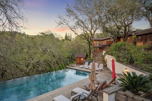 Farpoint: Heated Infinity Pool, Mountain Views
