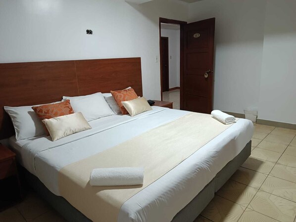 标准双人房 | 办公桌、免费 WiFi