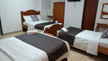 Standardværelse til 3 personer | Skrivebord, gratis Wi-Fi