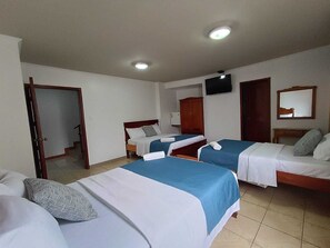 Standard Triple Room - Hostal Bicentenario (Guayaquil)