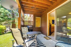 Outdoor dining - Boulders Truckee Condo Near Donner Lake + Skiing! (Truckee)