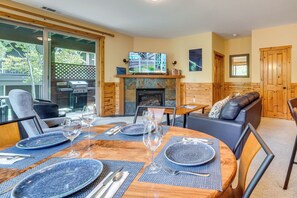 Dining - Boulders Truckee Condo Near Donner Lake + Skiing! (Truckee)