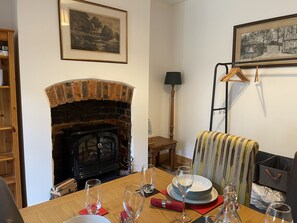 Dining - Cosy place near Wrexham City Centre and the famous Racecourse Ground (Wrexham)