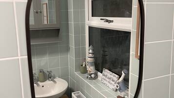 Towels, soap, shampoo, toilet paper